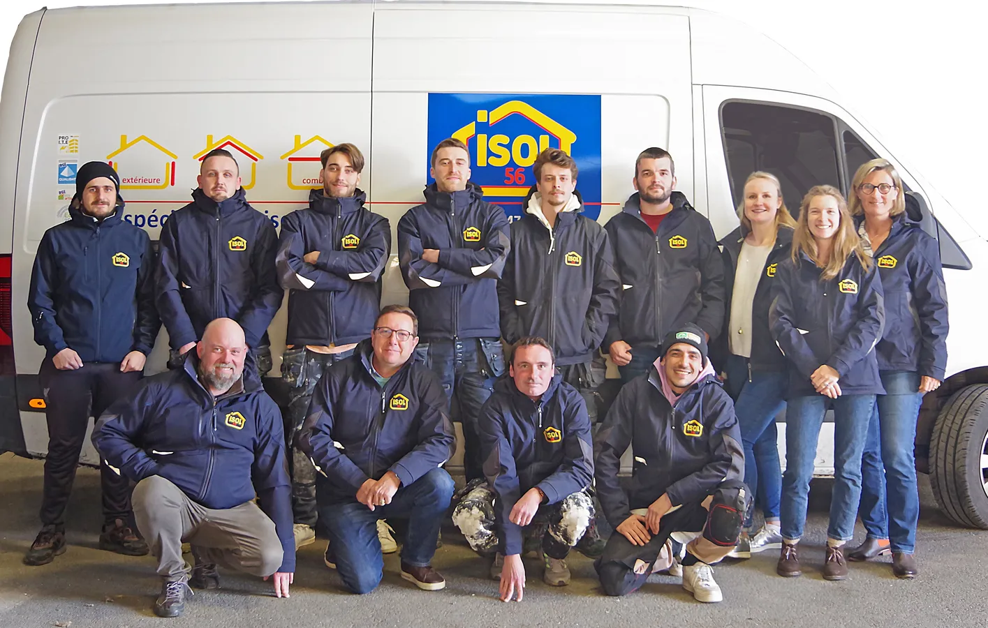 Photo de l'équipe d'Isol 56, entreprise d'isolation, rénovation et ravalement dans le Morbihan