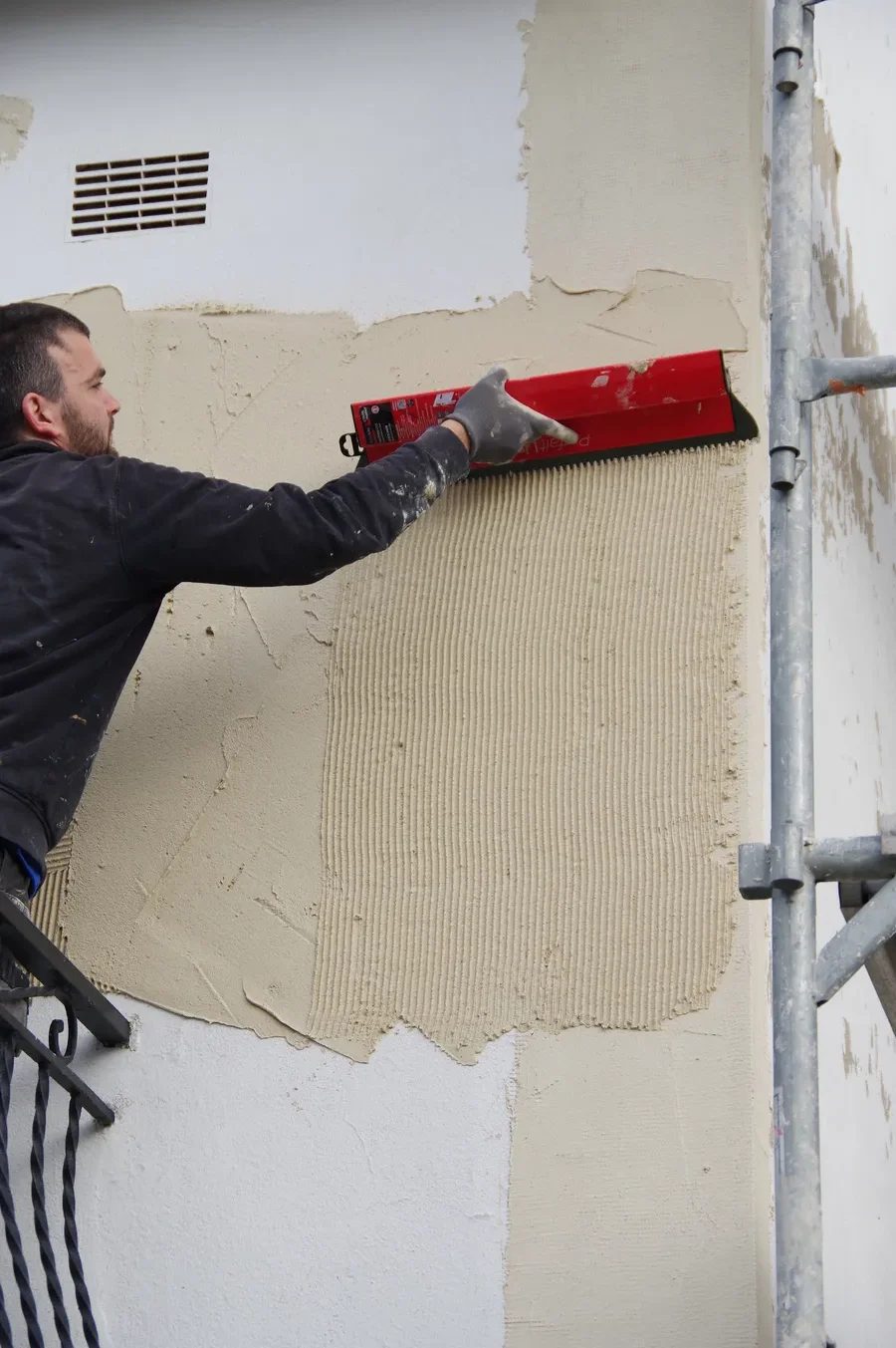 Réalisation de ravalement de façade d3 armé par Isol 56, entreprise d'isolation, rénovation et ravalement dans le Morbihan